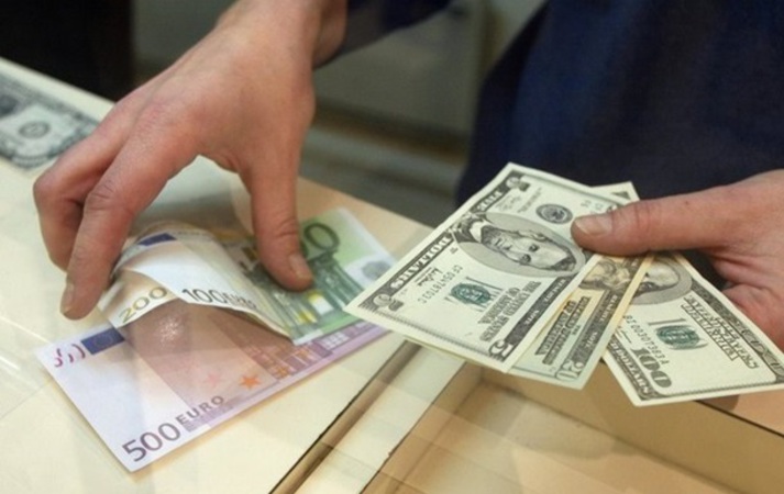Банкам еще три месяца разрешили выдавать валютные депозиты в гривне