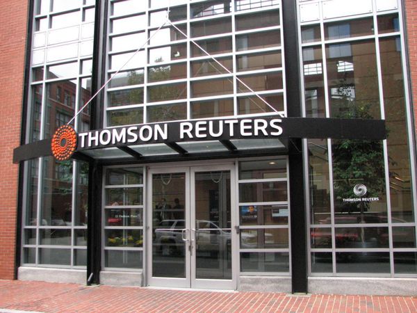 Thomson Reuters резко ухудшил прогноз-2015 по росту прибылей корпораций США