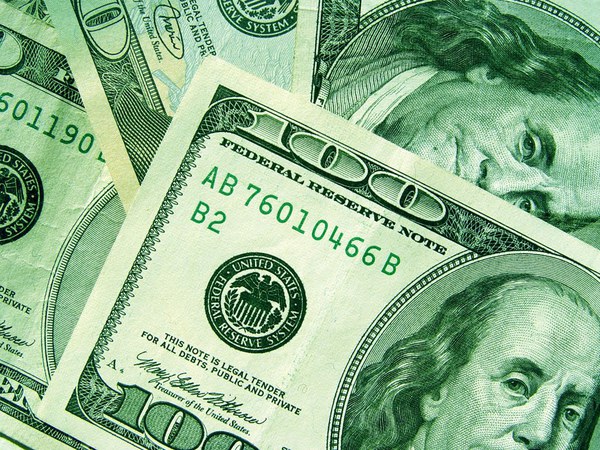 НБУ значительно удешевил доллар
