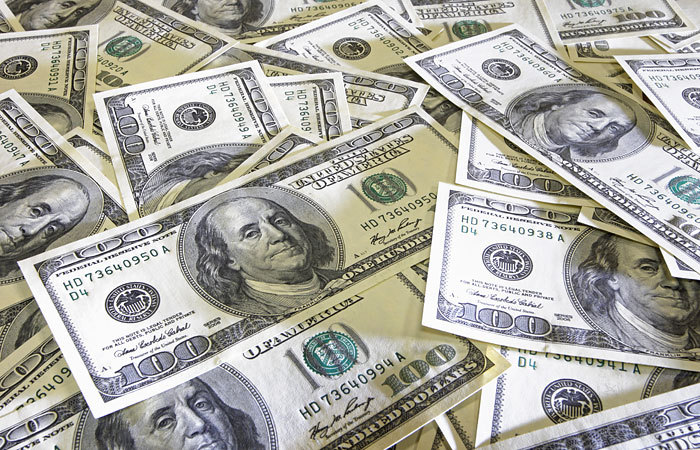 Межбанк закрылся незначительным снижением доллара