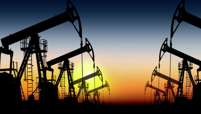 Торги на рынке нефти начались понижением цен