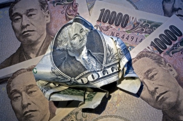На мировых рынках доллар дешевеет к иене