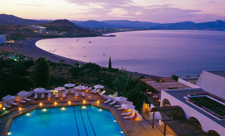 Греция хочет повысить налог для клиентов гостиниц и ресторанов