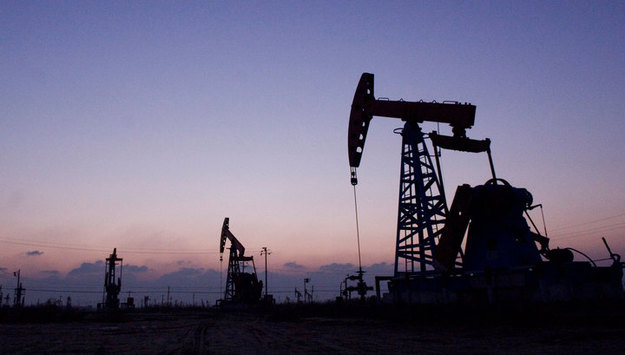 Нефть дорожает на ожидании новостей из США