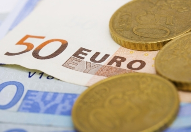 Евро снижается к доллару на новостях по Греции