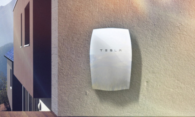 Tesla презентовала накопитель солнечной энергии для дома