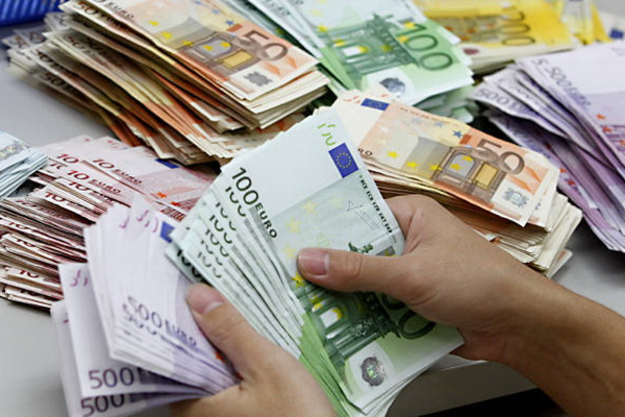 Евро снижается к доллару на опасениях по долговому вопросу Греции
