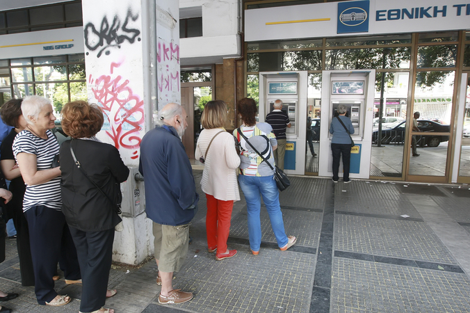 Банки Греции закрылись минимум на неделю