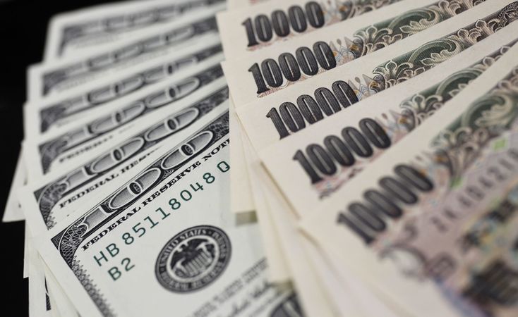 Доллар растет к иене
