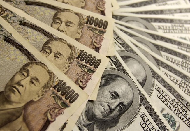 Доллар дорожает к иене