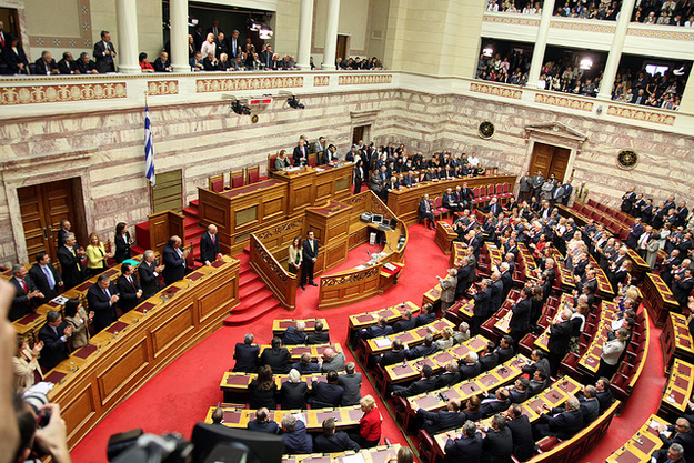 В Греции приняли закон о реформах