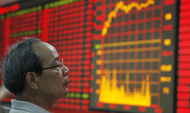 Китайский фондовый рынок рухнул почти на 7%