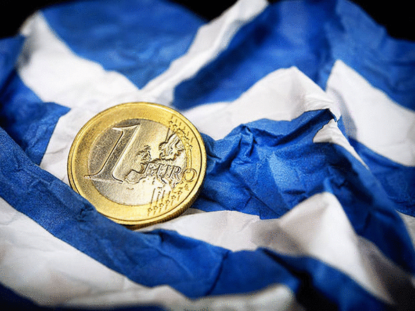 Грекам запретили вывозить за рубеж больше двух тысяч евро