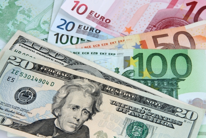 Доллар снова растет к мировым валютам