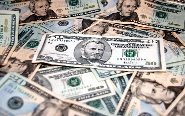Доллар стабилен к мировым валютам