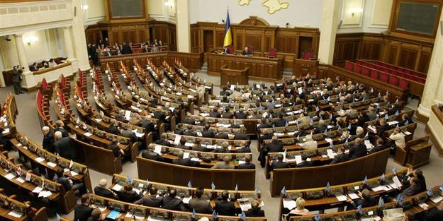 Рада приняла закон о реструктуризации валютных кредитов физлиц