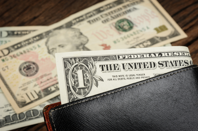 НБУ значительно укрепил гривну после падения доллара на межбанке
