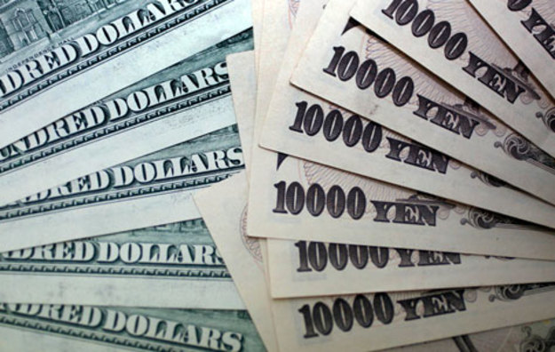 Доллар укрепляется к мировым валютам