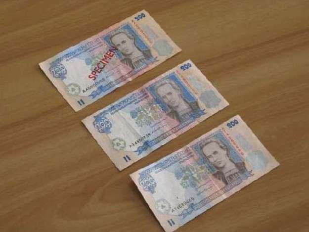 В Венгрии подделывали доллары и гривны под заказ украинцев