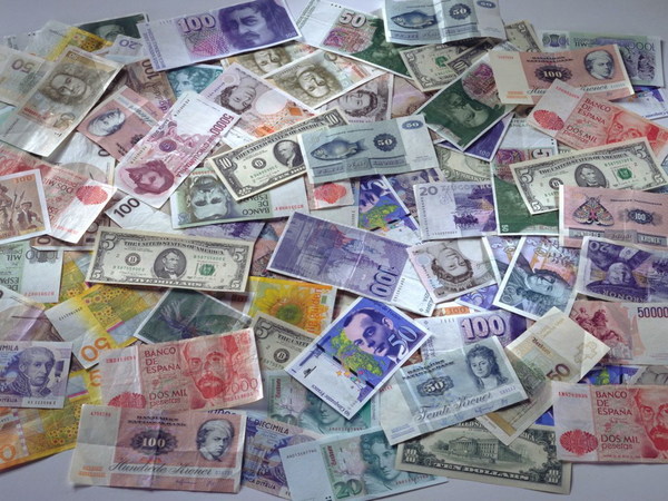 Bloomberg назвал десять валют