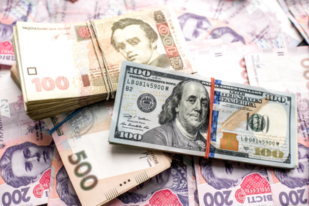 НБУ выходит на межбанк с продажей доллара