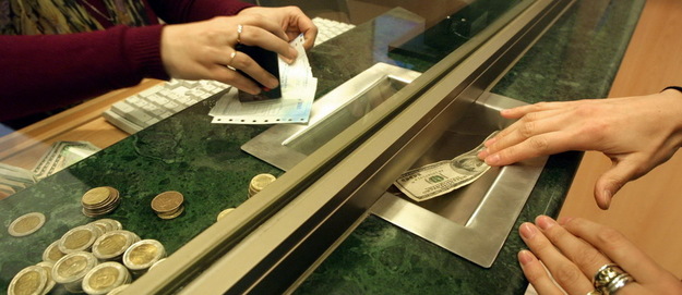 В Азербайджане запретили продажу валюты в обменниках