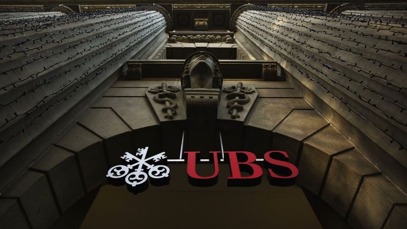 Банк UBS обвиняют в отмывании денег