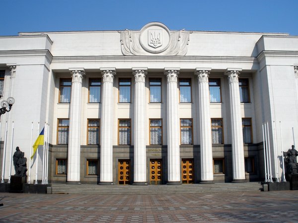 Кабмин внес в Раду два законопроекта по реструктуризации валютных кредитов
