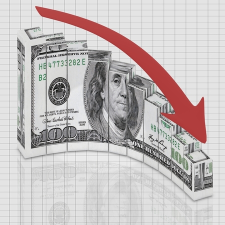 Доллар упал на черном рынке и остался без изменений в банках
