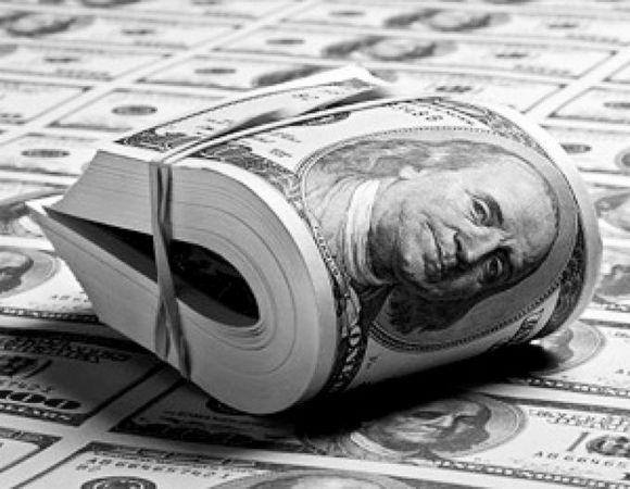 Украинцы в марте продали валюты на $260 млн больше