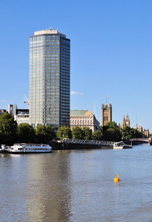 Миллиардеры превратят лондонские башни в жилые дома