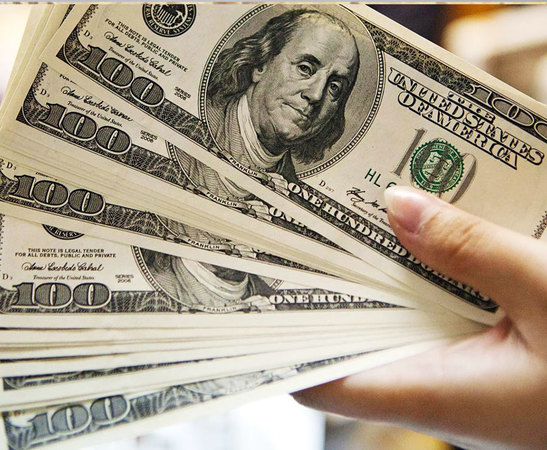Доллар укрепляется перед заседанием ФРС