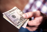 Доллар подорожал в банках и остался без изменений на черном рынке