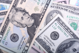 Доллар в банках дешевеет